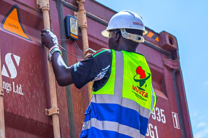 Container sealing before departure